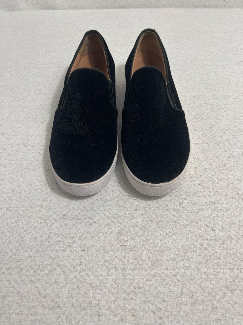 Vionic Kimmie Perf Womens Sz7 Black Suede Slip On Arch Support Sneakers. SKU#543